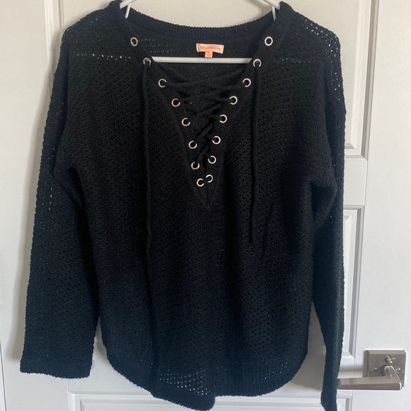 Solaris style Tops - Cute Solaris style sweater! Never worn